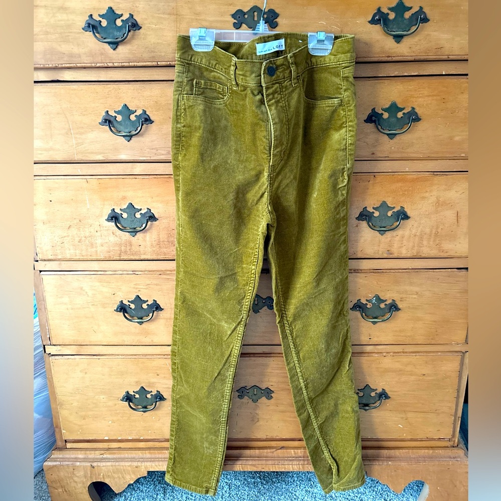 Loft velvet skinny pants gold size 26